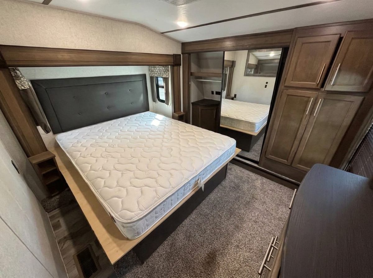 Master bedroom with a queen bed and mirrored wardrobe